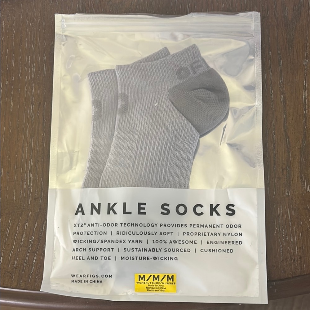 Figs Gray Athletic Ankle Socks with Ribbed Texture